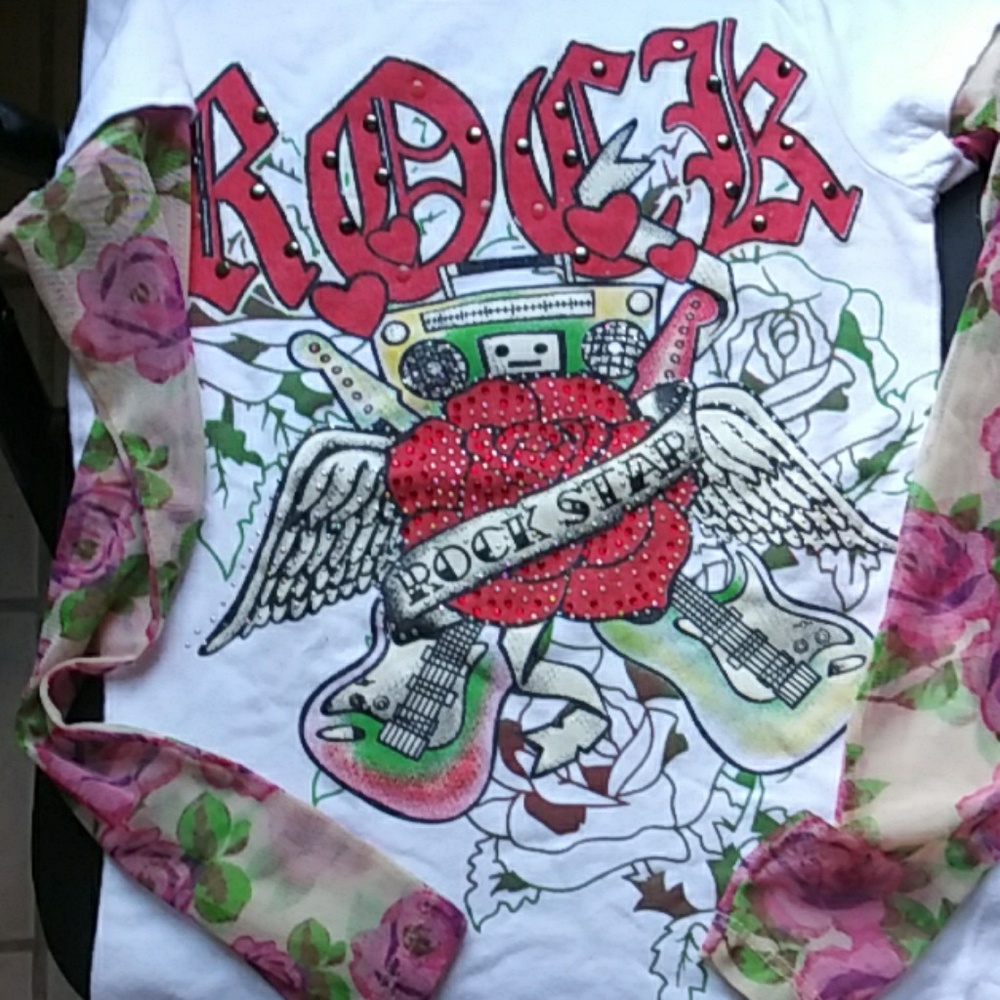 Delight your Rock Star Rose Studded Guitar & Wings